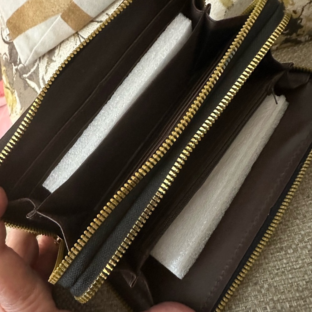 Elegant Black Leather Wristlet with Double Zippers & Gold Accent New - Picture 11 of 15